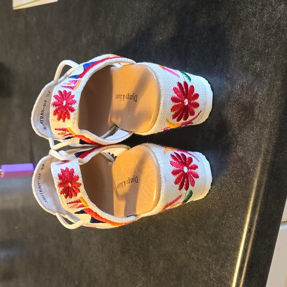 Django & Juliette Sahirah Wedges Size 37R - Picture 2 of 6